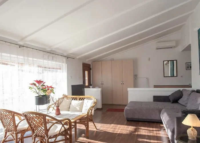 Haus Mirela